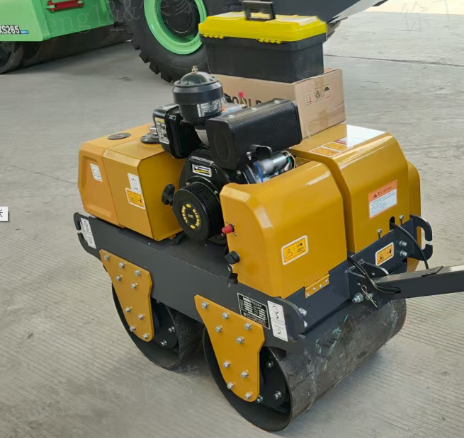 Mini compacteur XCMG XMR050 small double mini vibration drum vibratory road roller price: photos 6 Mini compacteur XCMG XMR050 small double mini vibration drum vibratory road roller price: photos 6
