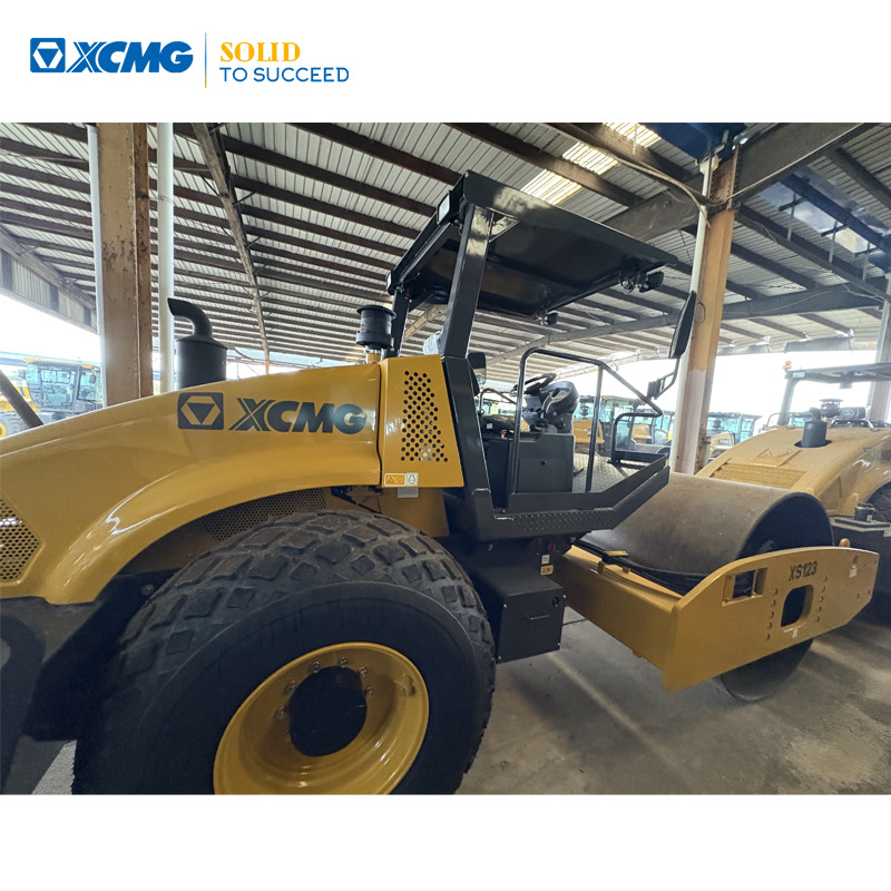 XCMG XS123 12ton used hydraulic road roller price - Rouleau compresseur: photos 1 XCMG XS123 12ton used hydraulic road roller price - Rouleau compresseur: photos 1