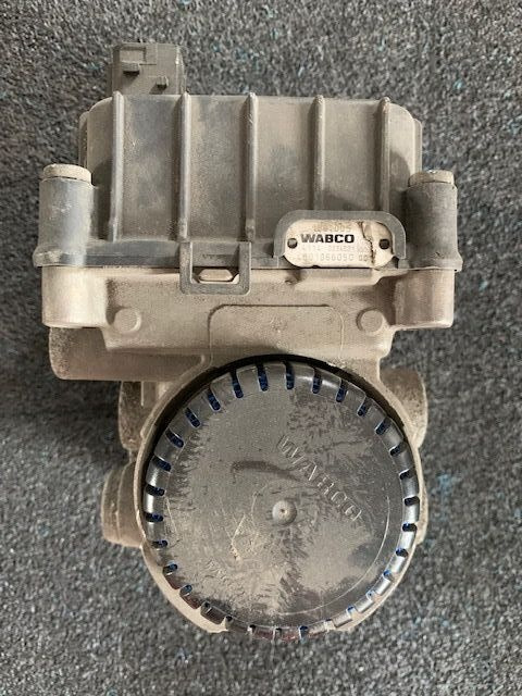 1867005 DAF XF 106 truck - Valve de frein pour Camion: photos 1 1867005 DAF XF 106 truck - Valve de frein pour Camion: photos 1