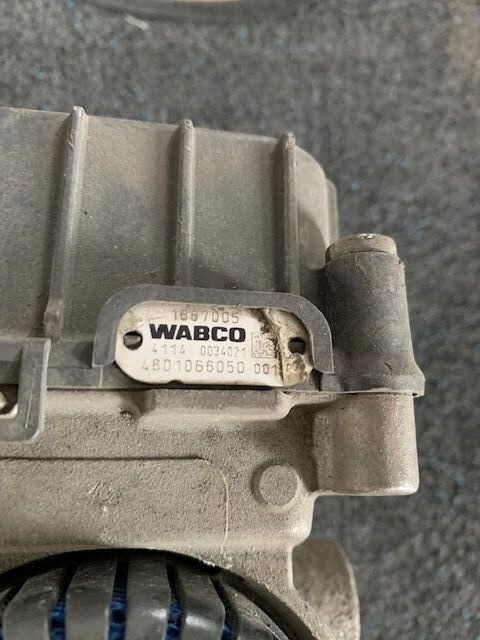 1867005 DAF XF 106 truck - Valve de frein pour Camion: photos 2 1867005 DAF XF 106 truck - Valve de frein pour Camion: photos 2