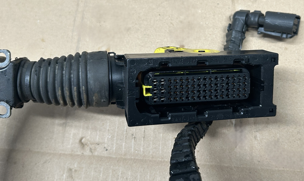 DAF ENGINE WIRING HARNESS J1A DAF XF 106 480 530 - Câble/ Fil: photos 4 DAF ENGINE WIRING HARNESS J1A DAF XF 106 480 530 - Câble/ Fil: photos 4