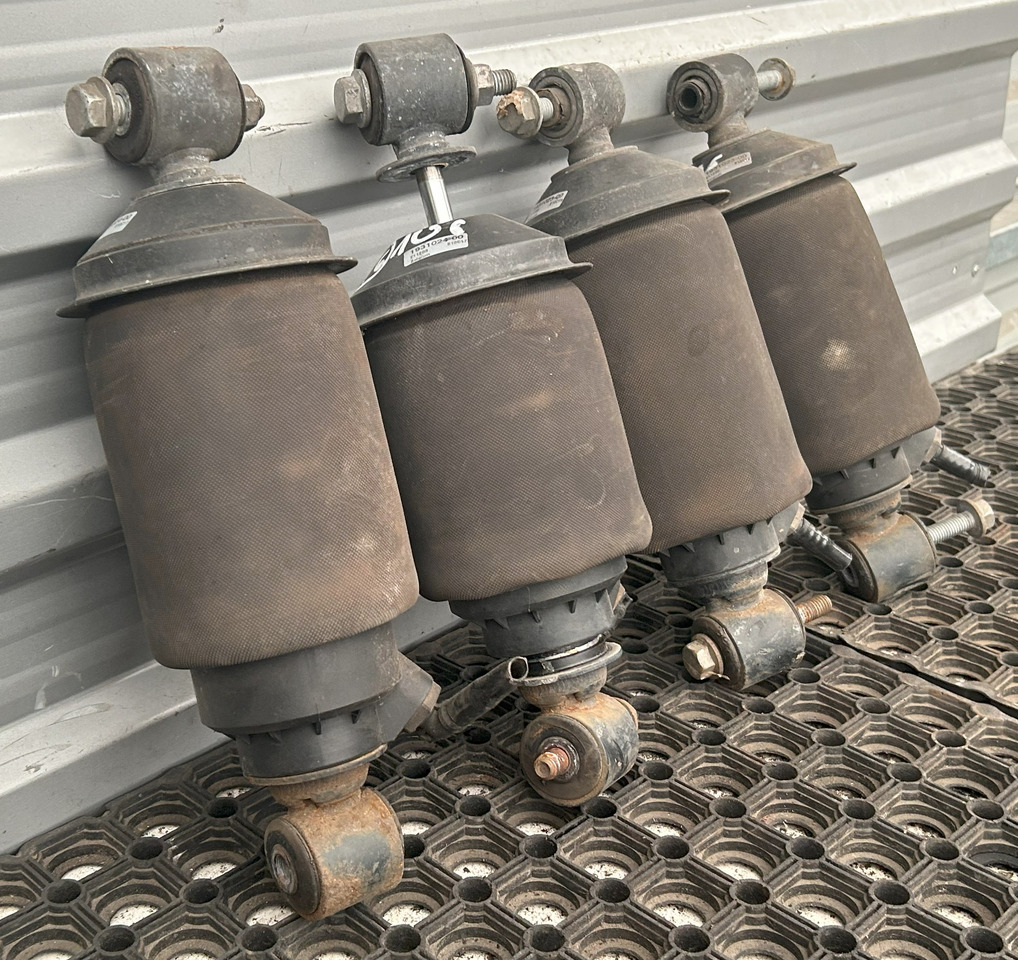 DAF XF 106 CAB SUSPENSION BOOT SET - Suspension de cabine: photos 2 DAF XF 106 CAB SUSPENSION BOOT SET - Suspension de cabine: photos 2