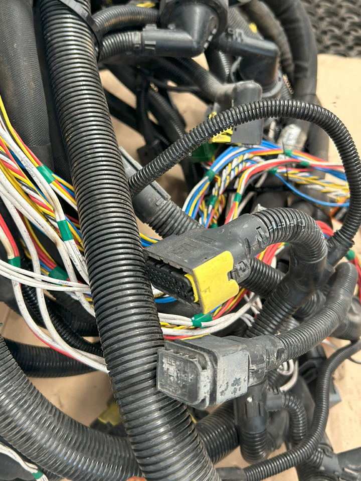 DAF XF 106 CHASSIS MAIN ELECTRICAL HARNESS - Câble/ Fil: photos 4 DAF XF 106 CHASSIS MAIN ELECTRICAL HARNESS - Câble/ Fil: photos 4