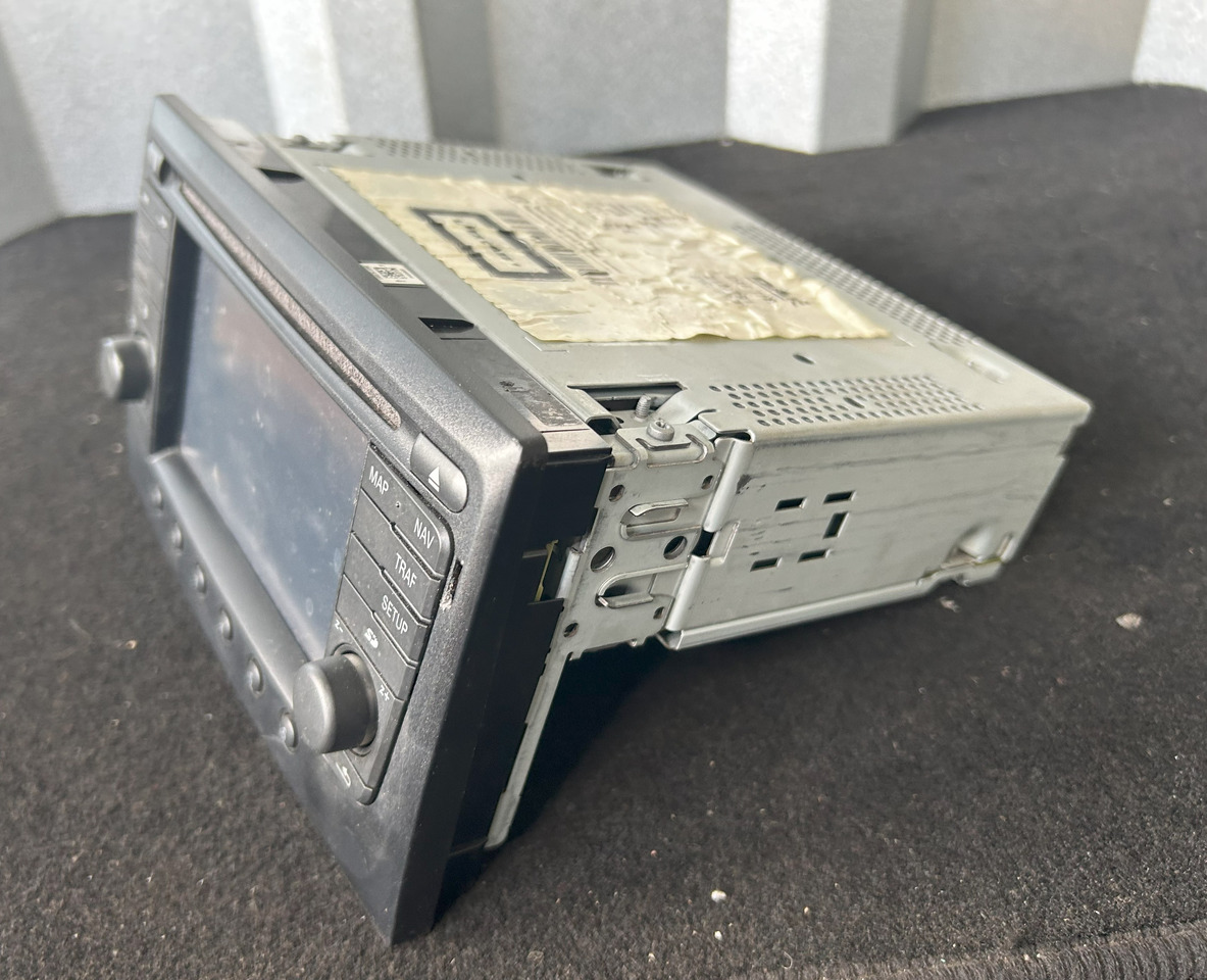 DAF XF 106 ORIGINAL RADIO + MOUNTING BOX - Pièce universelle: photos 5 DAF XF 106 ORIGINAL RADIO + MOUNTING BOX - Pièce universelle: photos 5
