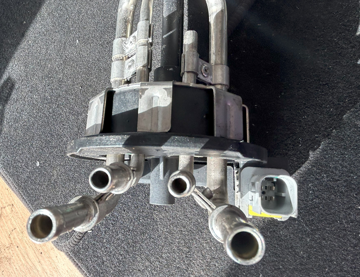 DAF XF 106 TEMPERATURE AND ADBLUE LEVEL SENSOR - Capteur: photos 5 DAF XF 106 TEMPERATURE AND ADBLUE LEVEL SENSOR - Capteur: photos 5