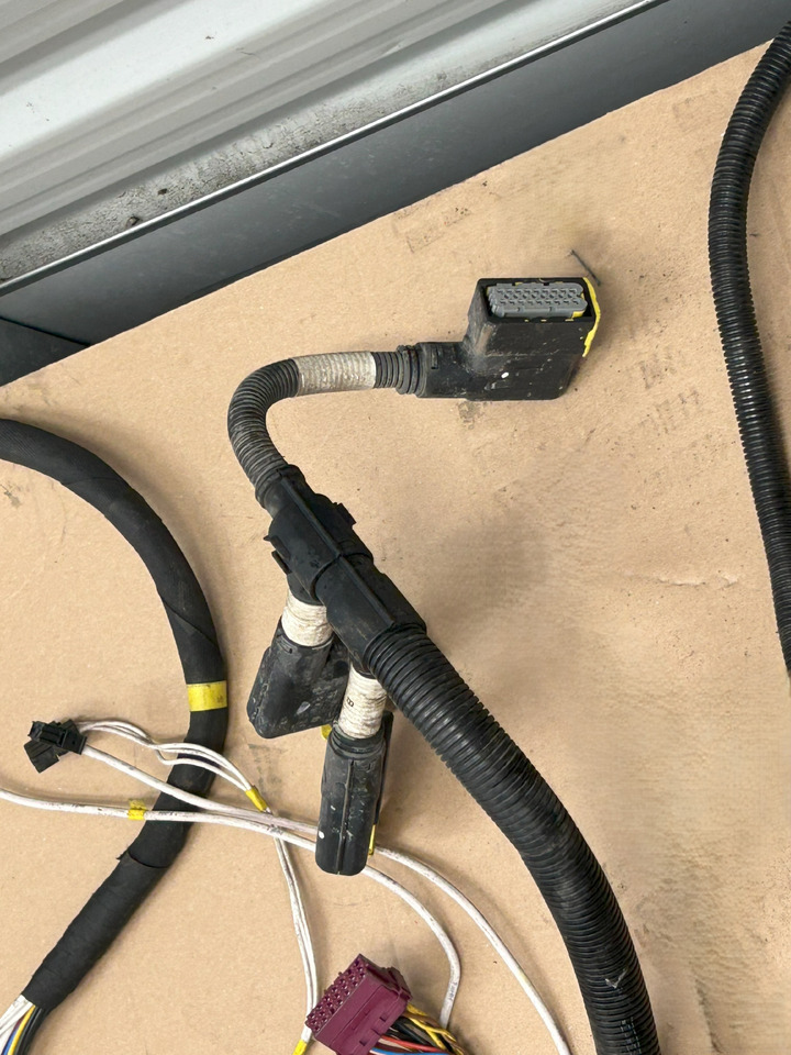 DAF XF 106 TRAILER SOCKET ELECTRICAL HARNESS - Câble/ Fil: photos 3 DAF XF 106 TRAILER SOCKET ELECTRICAL HARNESS - Câble/ Fil: photos 3