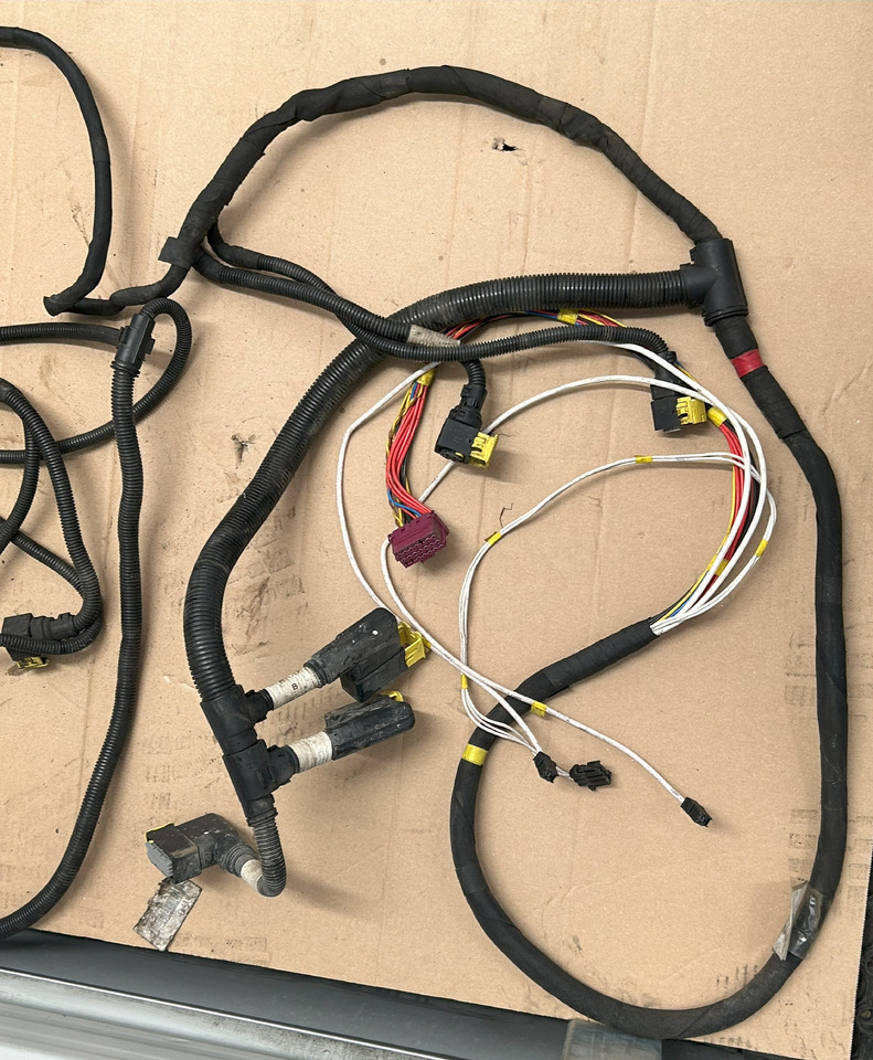 DAF XF 106 TRAILER SOCKET ELECTRICAL HARNESS - Câble/ Fil: photos 2 DAF XF 106 TRAILER SOCKET ELECTRICAL HARNESS - Câble/ Fil: photos 2