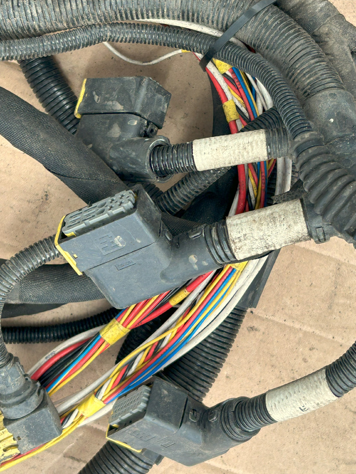 DAF XF 106 TRAILER SOCKET ELECTRICAL HARNESS - Câble/ Fil: photos 2 DAF XF 106 TRAILER SOCKET ELECTRICAL HARNESS - Câble/ Fil: photos 2