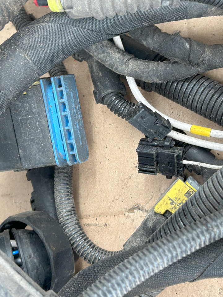 DAF XF 106 TRAILER SOCKET ELECTRICAL HARNESS - Câble/ Fil: photos 4 DAF XF 106 TRAILER SOCKET ELECTRICAL HARNESS - Câble/ Fil: photos 4