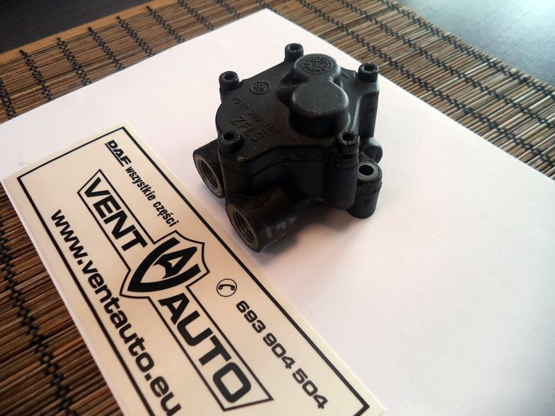 DAF ZF Kraftstoffpumpe ZF 7018955150 DAF XF 105 truck - Pompe à carburant pour Camion: photos 3 DAF ZF Kraftstoffpumpe ZF 7018955150 DAF XF 105 truck - Pompe à carburant pour Camion: photos 3