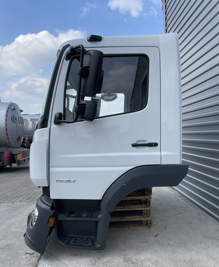 FRONT BUMPER COMPLETE EXTRA COST 800EU Mercedes-Benz ATEGO S-cab ClassicSpace, 2.30 m 2023 Mercedes-Benz ATEGO truck - Cabine pour Camion: photos 5 FRONT BUMPER COMPLETE EXTRA COST 800EU Mercedes-Benz ATEGO S-cab ClassicSpace, 2.30 m 2023 Mercedes-Benz ATEGO truck - Cabine pour Camion: photos 5