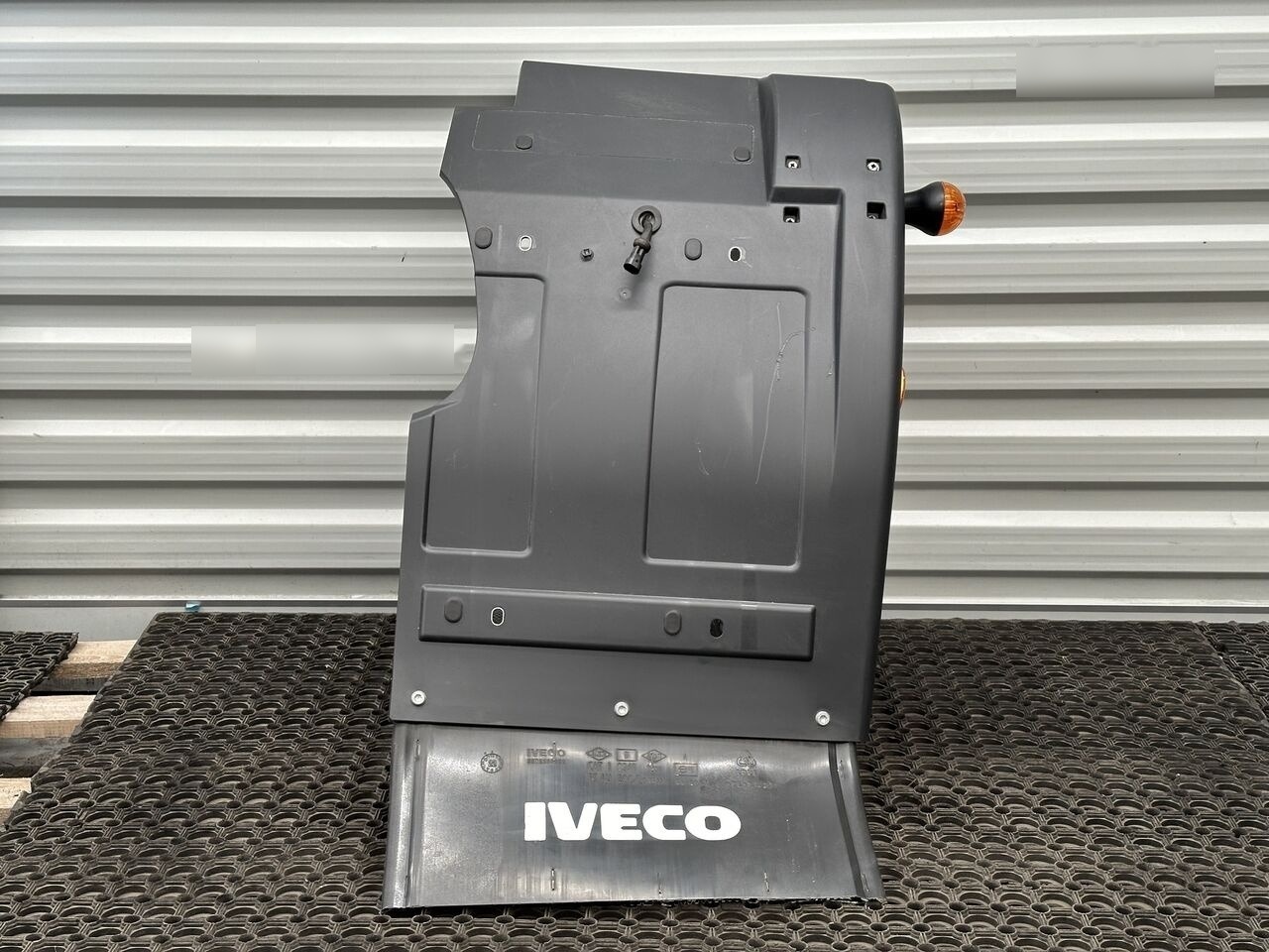 IVECO EUROCARGO 5801551254 IVECO 5801551254 R - Aile pour Camion: photos 1 IVECO EUROCARGO 5801551254 IVECO 5801551254 R - Aile pour Camion: photos 1