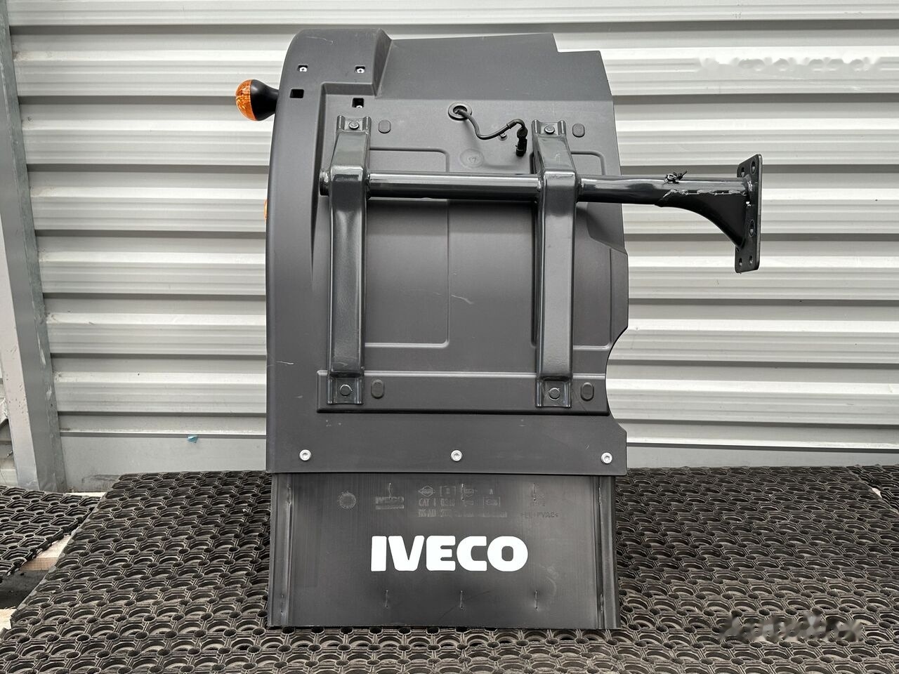 IVECO EUROCARGO 5801551258 - Aile pour Camion: photos 1 IVECO EUROCARGO 5801551258 - Aile pour Camion: photos 1