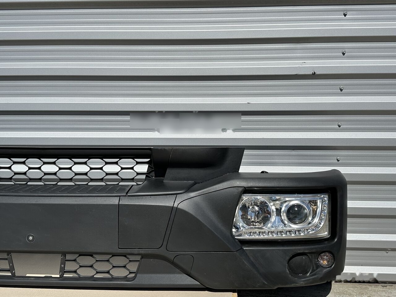 IVECO EUROCARGO STRALIS 5801696199 / 5801745452 / 5801745449 - Pare-chocs pour Camion: photos 3 IVECO EUROCARGO STRALIS 5801696199 / 5801745452 / 5801745449 - Pare-chocs pour Camion: photos 3