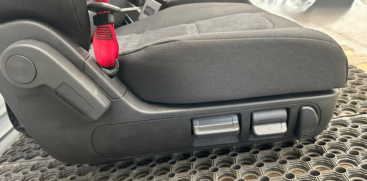 IVECO NEW SET OF SEATS IVECO S-WAY - Siège: photos 5 IVECO NEW SET OF SEATS IVECO S-WAY - Siège: photos 5