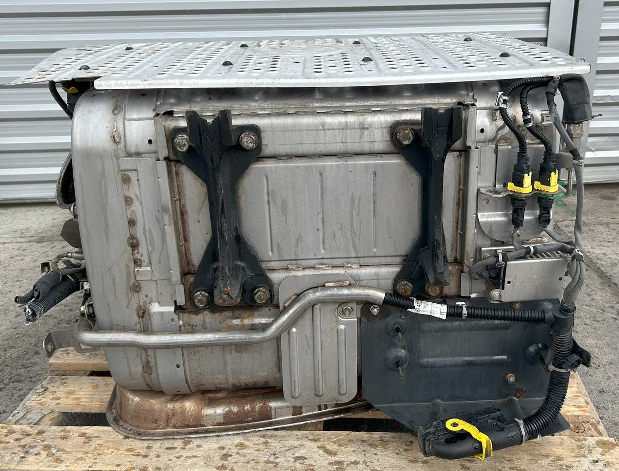 MERCEDES ACTROS MP4 A0094905612 - Catalyseur pour Camion: photos 1 MERCEDES ACTROS MP4 A0094905612 - Catalyseur pour Camion: photos 1