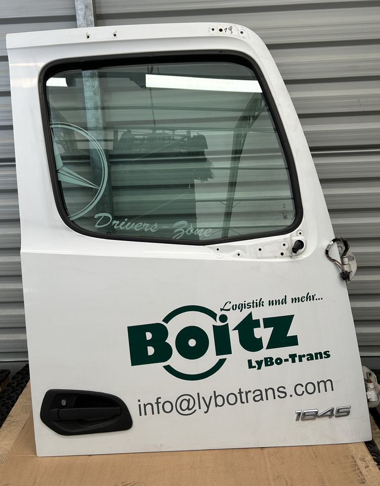 MERCEDES ACTROS MP4 DOOR RIGHT - Portière et pièces: photos 1 MERCEDES ACTROS MP4 DOOR RIGHT - Portière et pièces: photos 1