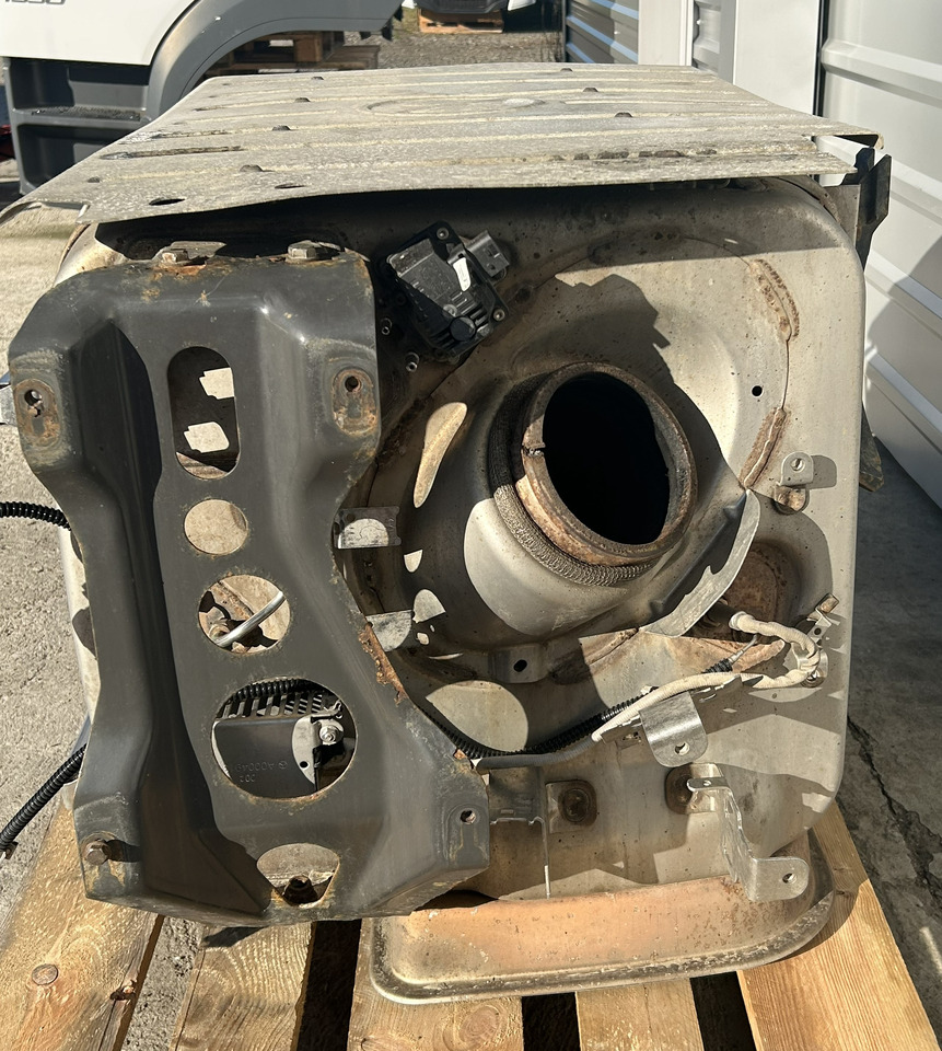 MERCEDES-BENZ ACTROS MP4 DPF CATALYTIC CONVERTER A0084901912 A0094905612 - Catalyseur pour Camion: photos 4 MERCEDES-BENZ ACTROS MP4 DPF CATALYTIC CONVERTER A0084901912 A0094905612 - Catalyseur pour Camion: photos 4