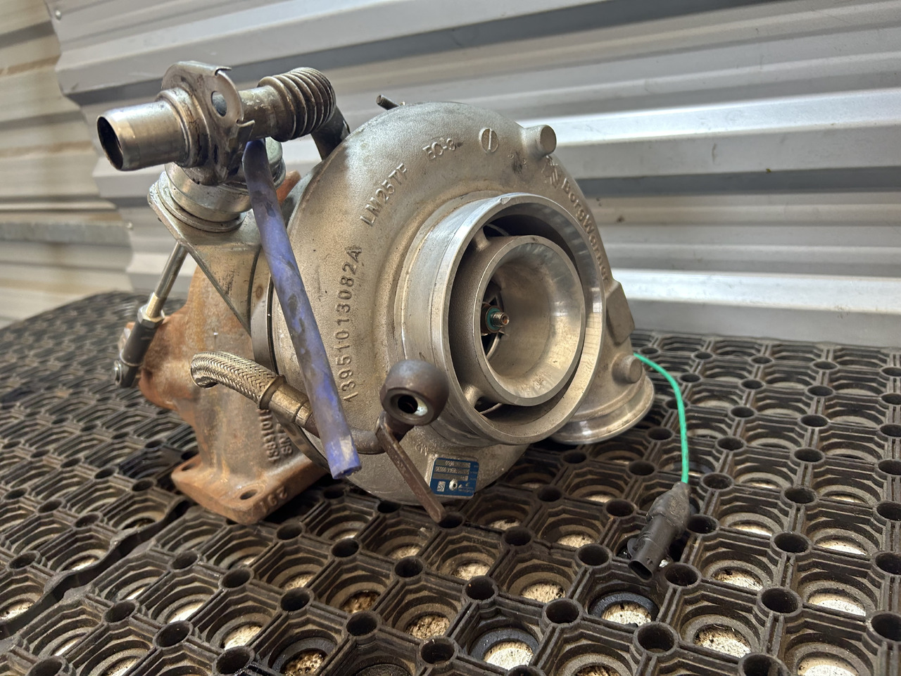 MERCEDES BorgWarner MERCEDES ACTROS MP4 - Turbocompresseur pour Camion: photos 1 MERCEDES BorgWarner MERCEDES ACTROS MP4 - Turbocompresseur pour Camion: photos 1