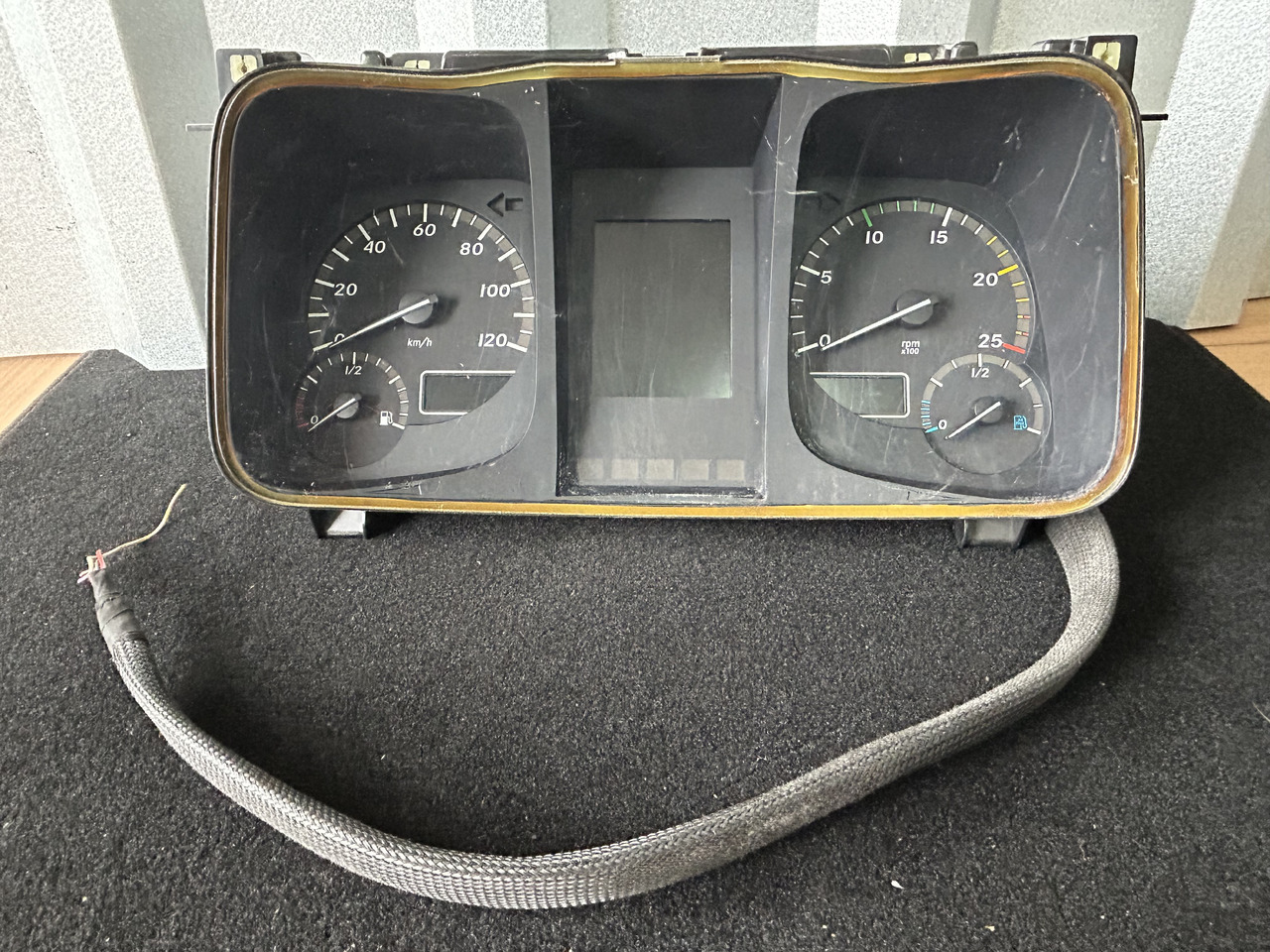 MERCEDES COUNTER ACTROS MP4 A0084468424 - Panel de instrumentos: photos 2 MERCEDES COUNTER ACTROS MP4 A0084468424 - Panel de instrumentos: photos 2