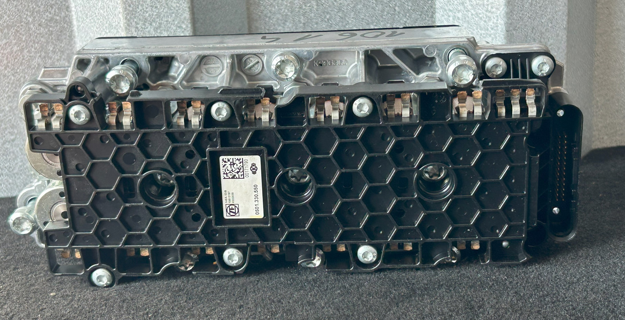 ZF DAF XF 106 530 TRAXON ZF VALVE BLOCK - Bloc de gestion pour Camion: photos 3 ZF DAF XF 106 530 TRAXON ZF VALVE BLOCK - Bloc de gestion pour Camion: photos 3