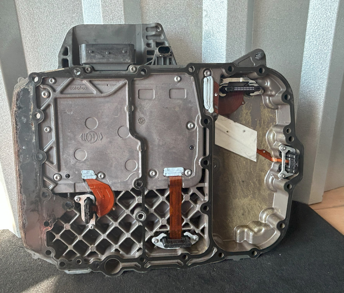 ZF TRAXON ZF GEARBOX CONTROL - Boîte de vitesse et pièces: photos 3 ZF TRAXON ZF GEARBOX CONTROL - Boîte de vitesse et pièces: photos 3