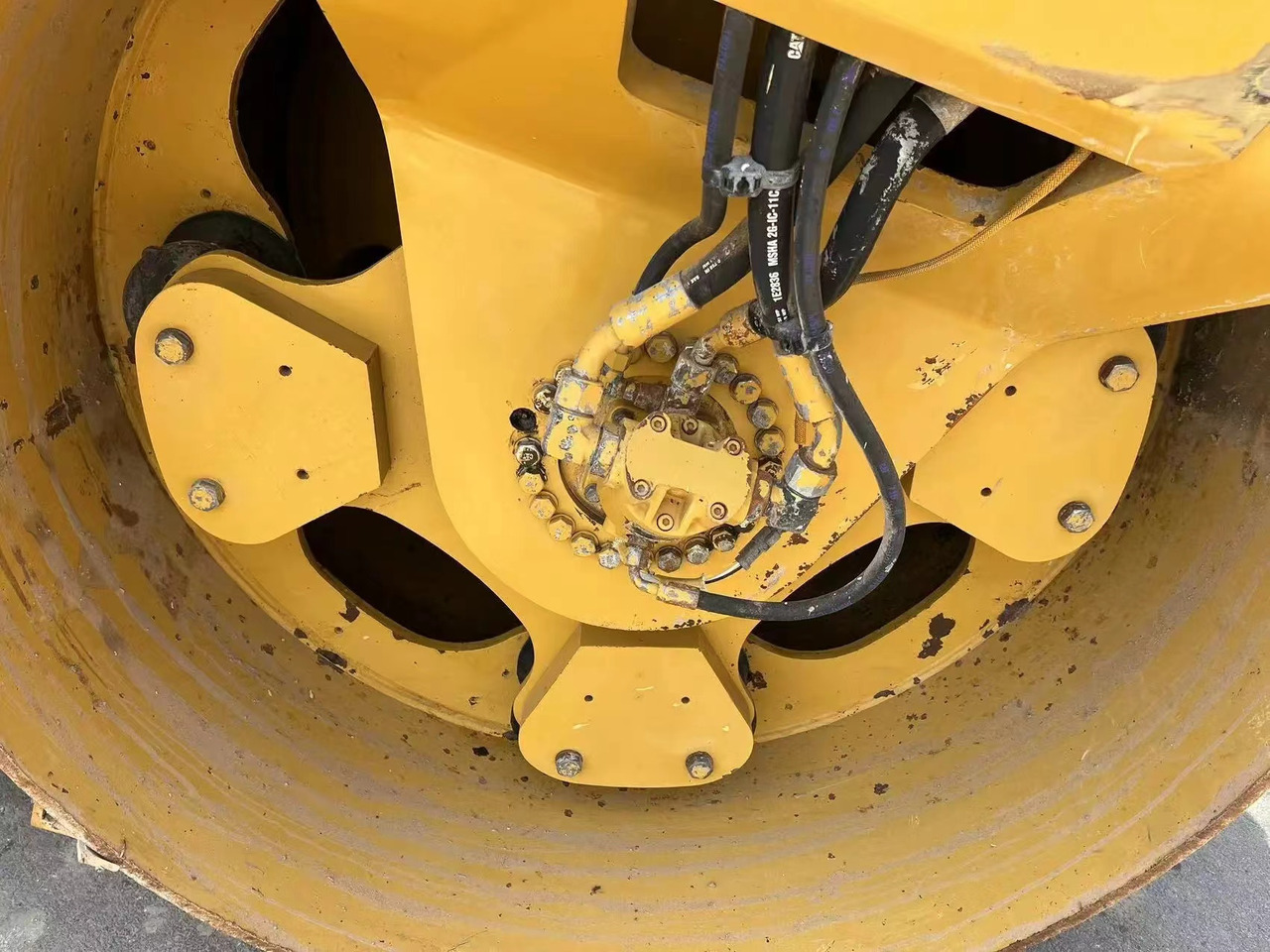 CATERPILLAR Double Drum Road Roller CB564D, CB534D - Rouleau compresseur: photos 4 CATERPILLAR Double Drum Road Roller CB564D, CB534D - Rouleau compresseur: photos 4