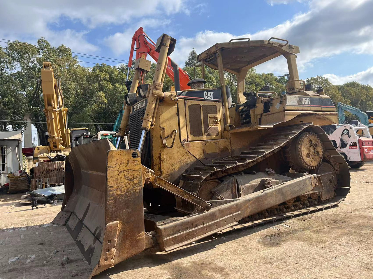 Caterpillar Original Condition CAT D6R bulldozer with Rippers - Bulldozer: photos 4 Caterpillar Original Condition CAT D6R bulldozer with Rippers - Bulldozer: photos 4