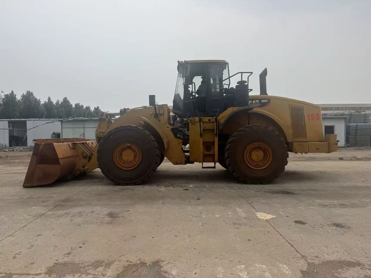 Caterpillar Secondhand Payloader CAT 988H - Chargeuse sur pneus: photos 1 Caterpillar Secondhand Payloader CAT 988H - Chargeuse sur pneus: photos 1