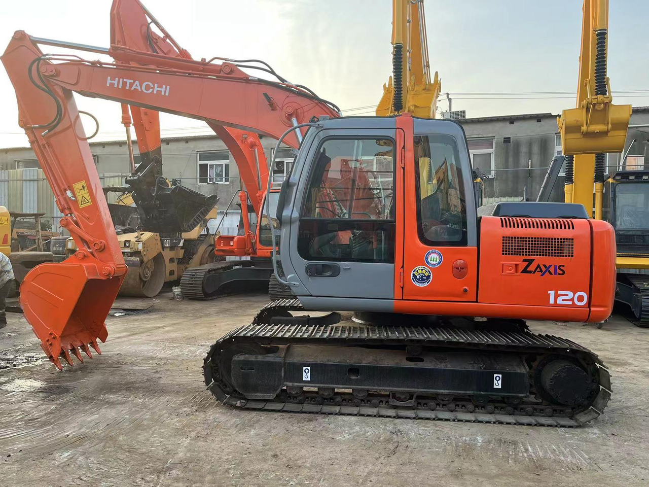 Hitachi ZX120-6 Japan Origin Used Excavator - Pelle sur chenille: photos 2 Hitachi ZX120-6 Japan Origin Used Excavator - Pelle sur chenille: photos 2