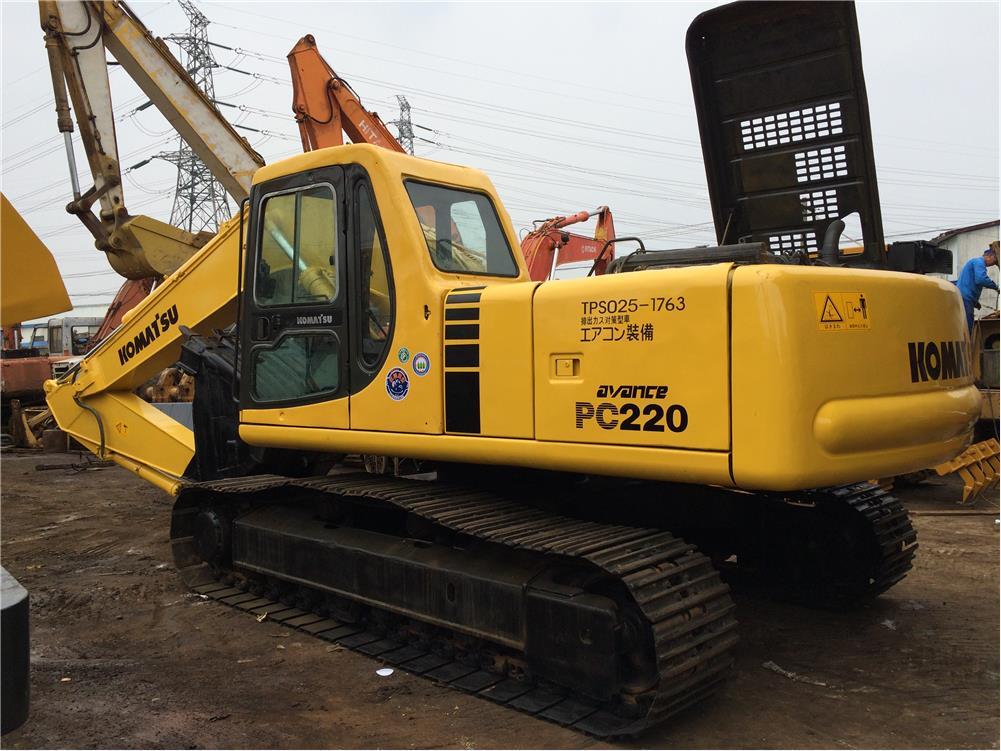 KOMATSU hydraulic excavator 22 ton excavator Komatsu PC220-6, PC220-7, PC220-8 - Pelle sur chenille: photos 1 KOMATSU hydraulic excavator 22 ton excavator Komatsu PC220-6, PC220-7, PC220-8 - Pelle sur chenille: photos 1
