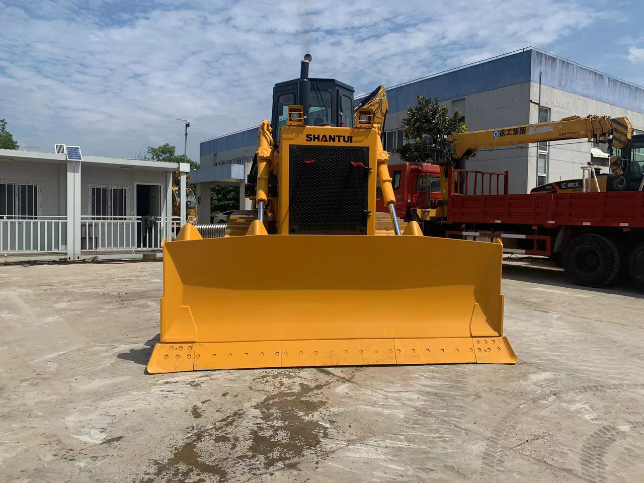 SHANTUI Bulldozer SD22, SD32 Secondhand Tracked Tactor - Bulldozer: photos 3 SHANTUI Bulldozer SD22, SD32 Secondhand Tracked Tactor - Bulldozer: photos 3