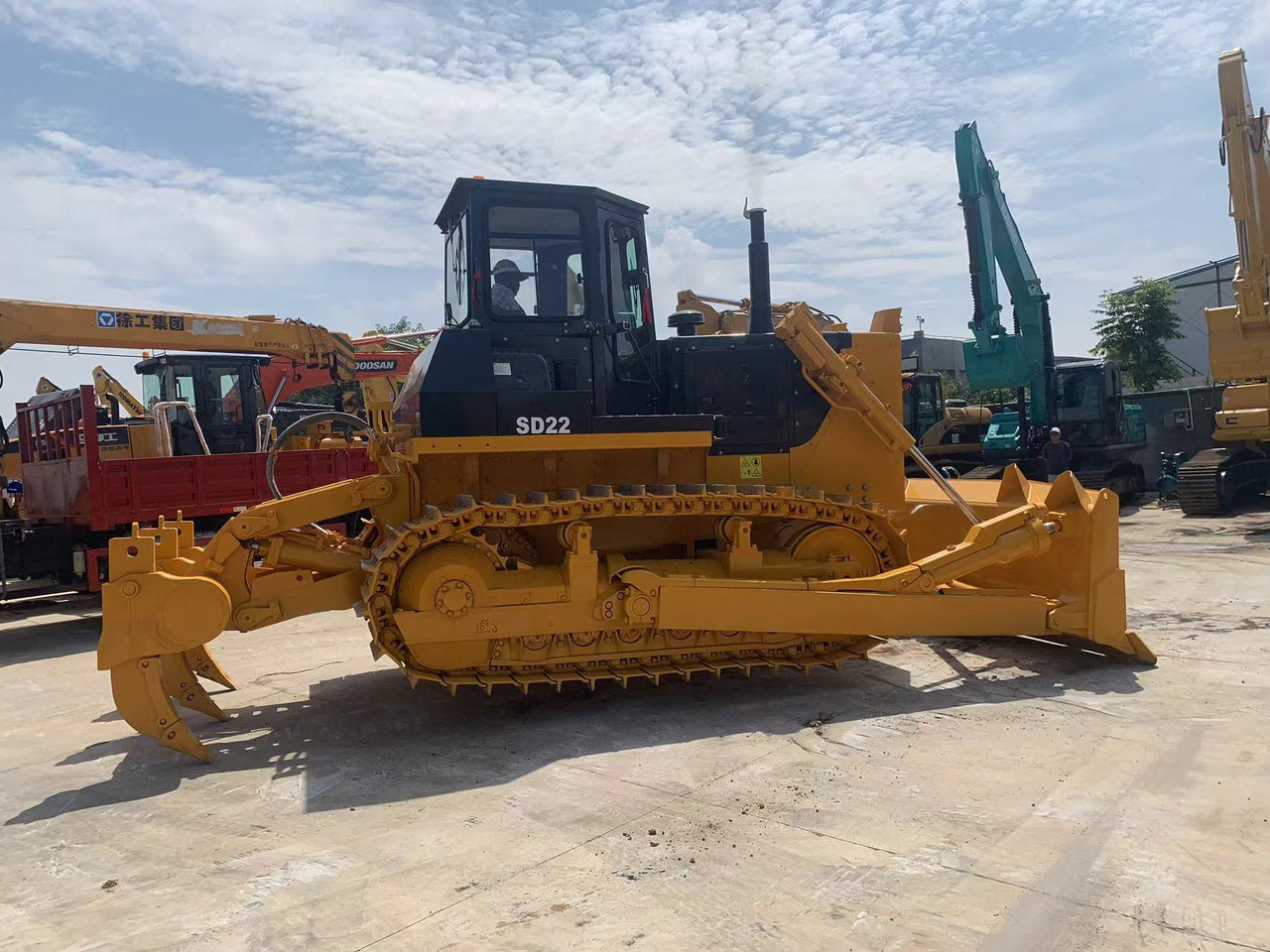 SHANTUI Bulldozer SD22, SD32 Secondhand Tracked Tactor - Bulldozer: photos 1 SHANTUI Bulldozer SD22, SD32 Secondhand Tracked Tactor - Bulldozer: photos 1