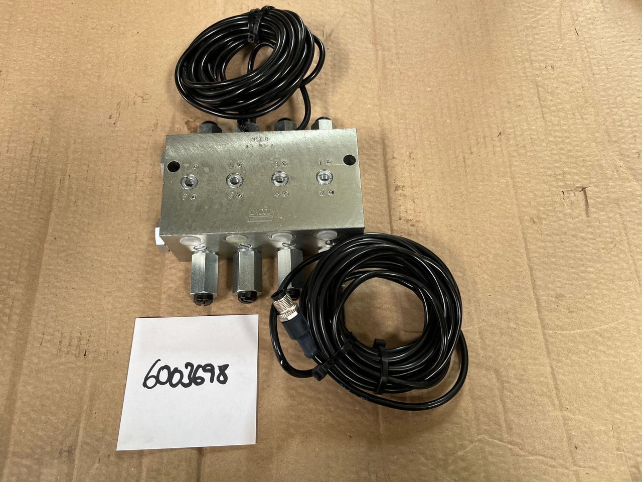 O&K Terex RH120 6030 Distributor 2168972 1466647 534-8601 6003698 4077744 483-2162 6003707 4042723 535-4452 6003699 1457645 533-8229 - Pièces de rechange: photos 1 O&K Terex RH120 6030 Distributor 2168972 1466647 534-8601 6003698 4077744 483-2162 6003707 4042723 535-4452 6003699 1457645 533-8229 - Pièces de rechange: photos 1