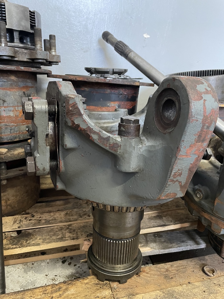 LIEBHERR A900C - Fusée d'essieu pour Pelle sur pneus: photos 1 LIEBHERR A900C - Fusée d'essieu pour Pelle sur pneus: photos 1