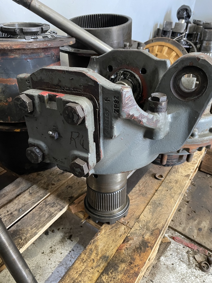 LIEBHERR A900C - Fusée d'essieu pour Pelle sur pneus: photos 2 LIEBHERR A900C - Fusée d'essieu pour Pelle sur pneus: photos 2