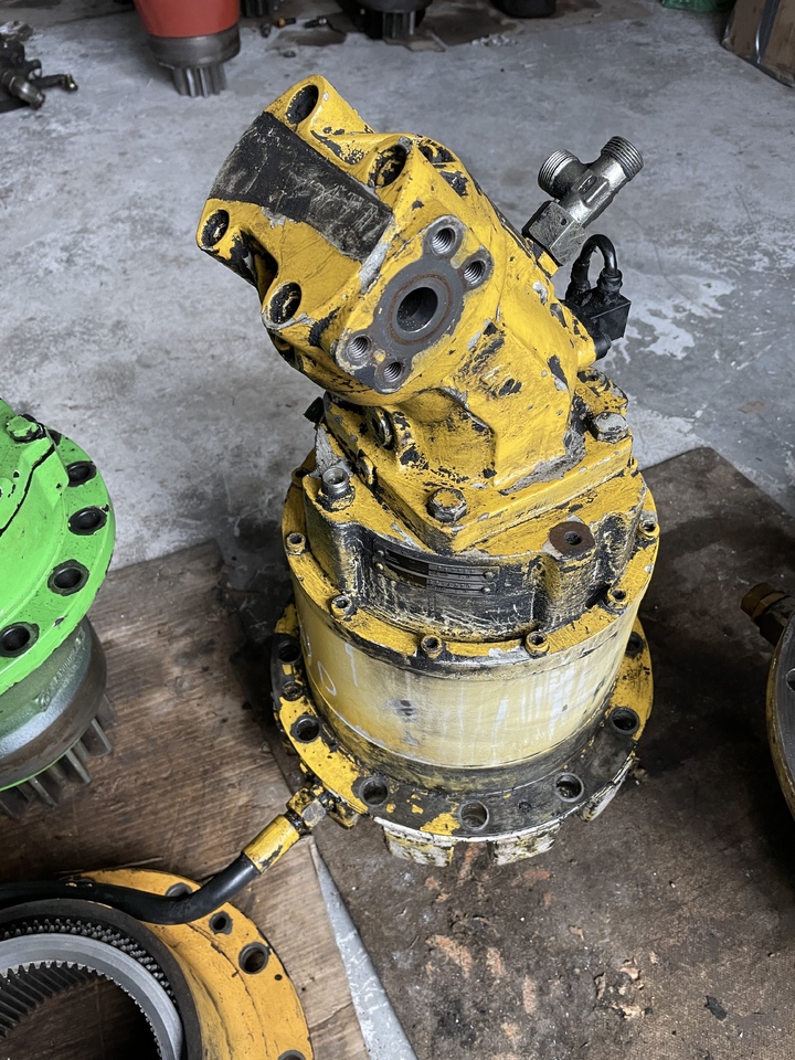 NEW HOLLAND Mh plus - Moteur de rotation pour Pelle: photos 1 NEW HOLLAND Mh plus - Moteur de rotation pour Pelle: photos 1