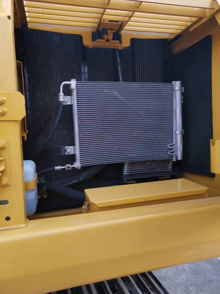 Pelle sur chenille Komatsu PC200-8: photos 8