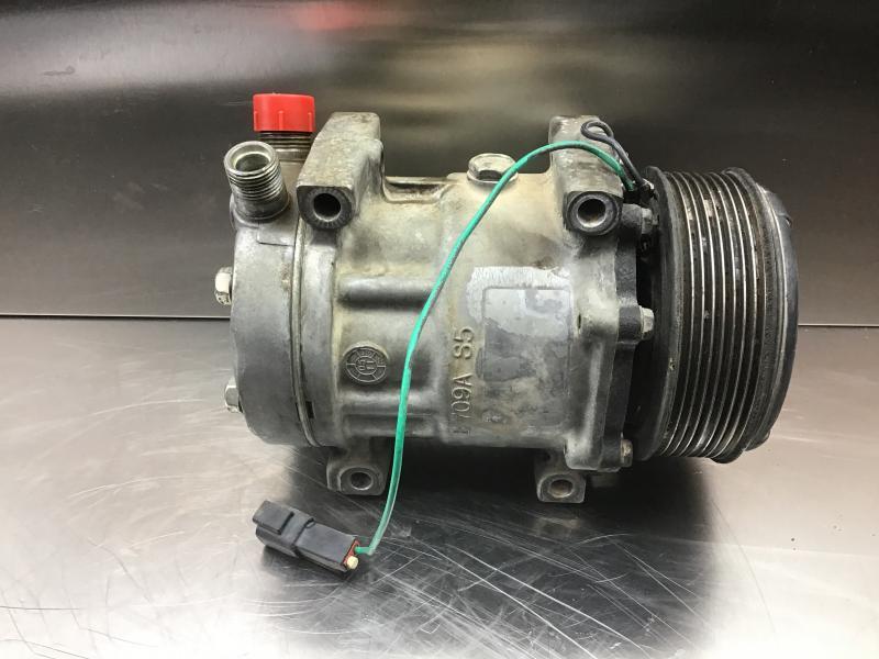 Liebherr Airco Compressor - Compresseur de climatisation pour Engins de chantier: photos 1 Liebherr Airco Compressor - Compresseur de climatisation pour Engins de chantier: photos 1