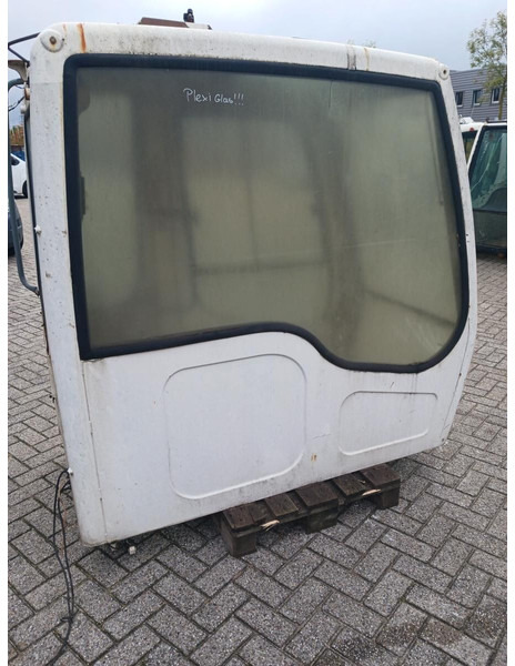 Liebherr C series - Cabine et intérieur: photos 1 Liebherr C series - Cabine et intérieur: photos 1