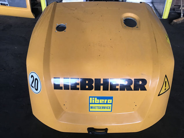 Liebherr Engine Hood - Capot: photos 2 Liebherr Engine Hood - Capot: photos 2