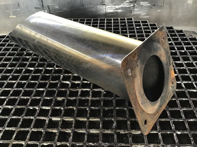 Liebherr Exhaust Pipe - Tube d'echappement: photos 3 Liebherr Exhaust Pipe - Tube d'echappement: photos 3