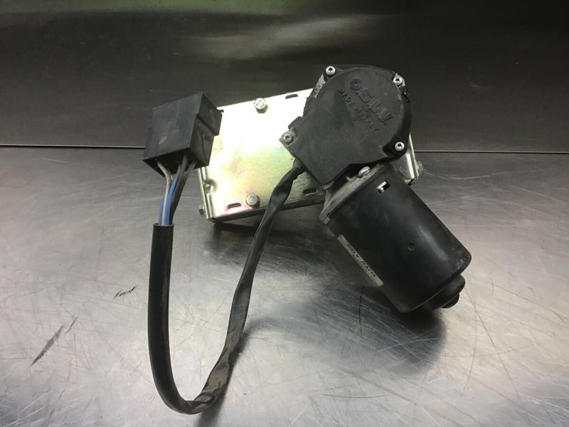 Liebherr L524 / L534 / L538 / L544 / L554 / L574 / L580 / L564 - Essuie-glace: photos 2 Liebherr L524 / L534 / L538 / L544 / L554 / L574 / L580 / L564 - Essuie-glace: photos 2