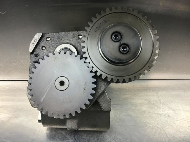 Liebherr Lubricating Oil Pump - Pompe à huile: photos 3 Liebherr Lubricating Oil Pump - Pompe à huile: photos 3