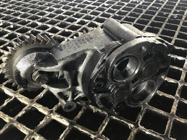 Liebherr Oil Pump - Pompe à huile: photos 3 Liebherr Oil Pump - Pompe à huile: photos 3