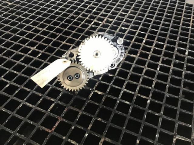 Liebherr Oil Pump - Pompe à huile: photos 5 Liebherr Oil Pump - Pompe à huile: photos 5