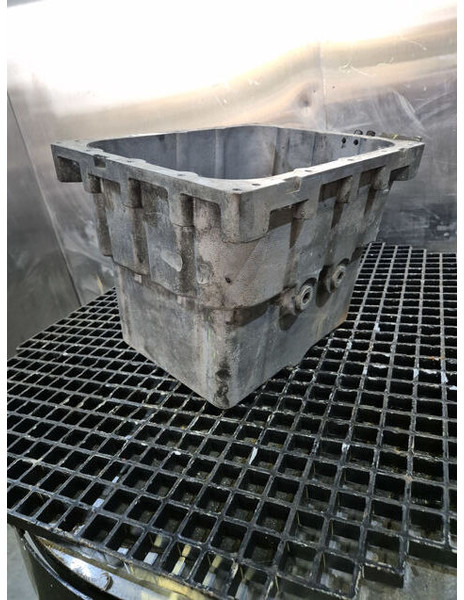 Liebherr Oil Sump - Carter: photos 2 Liebherr Oil Sump - Carter: photos 2