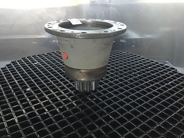 Liebherr Output Shaft Housing - Moyeu: photos 2 Liebherr Output Shaft Housing - Moyeu: photos 2