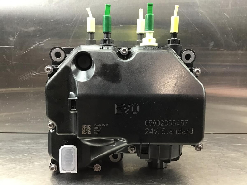 Liebherr R922 / R926 K-LC / A916 - Système d'échappement: photos 3 Liebherr R922 / R926 K-LC / A916 - Système d'échappement: photos 3