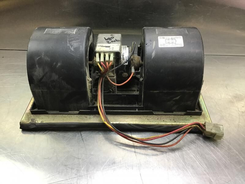 Liebherr R946 LC / R946 NLC / R956 / R976 / R926 LC / R920 / R920 LC - Pulseur d'air habitacle: photos 3 Liebherr R946 LC / R946 NLC / R956 / R976 / R926 LC / R920 / R920 LC - Pulseur d'air habitacle: photos 3